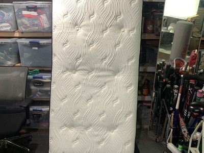 Twin Size Big Fig Mattress, Excellent Condition