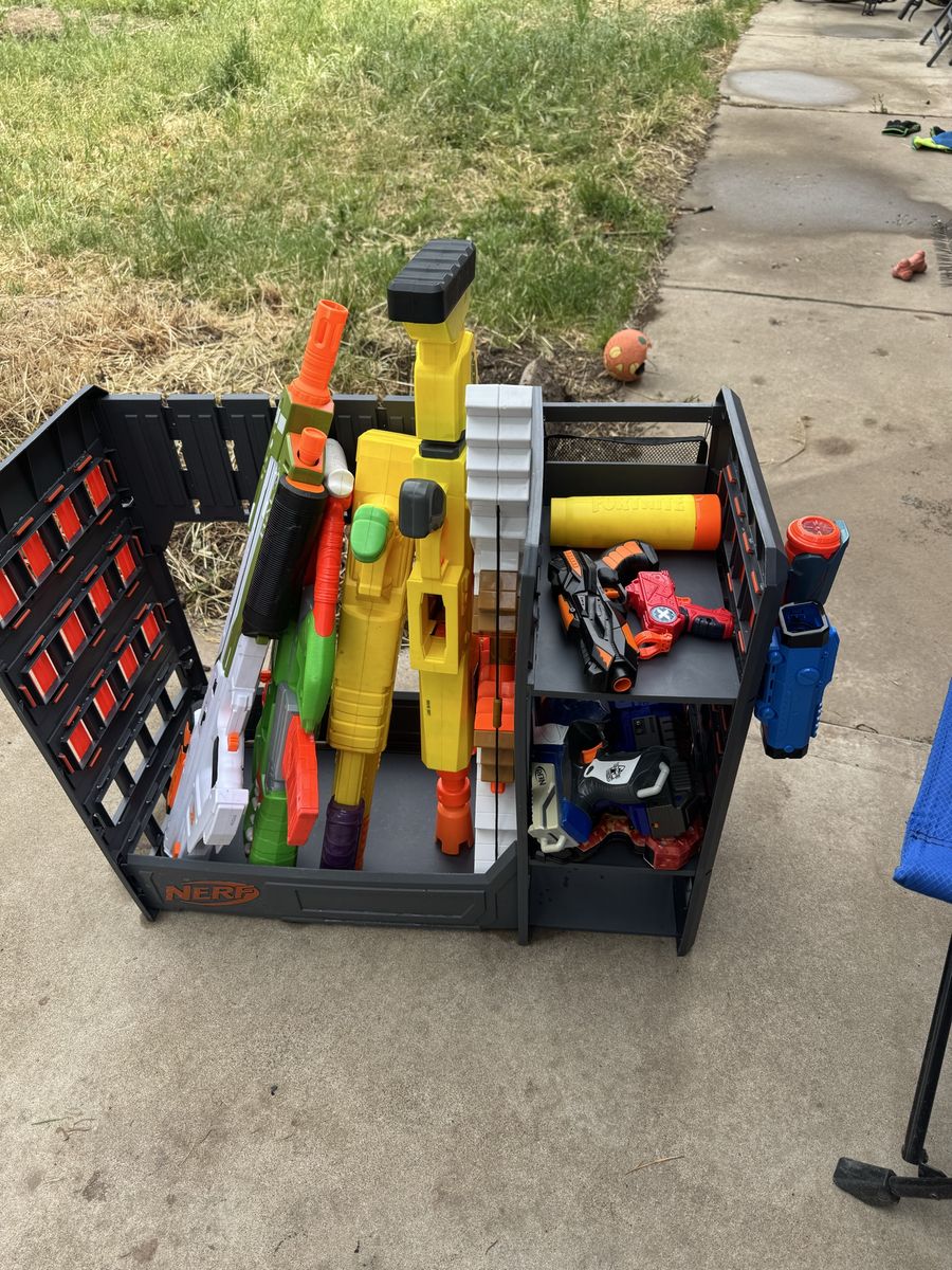 Nerf Elite Blaster Rack and Storage Holds Up To 20 Blasters and Darts/ All blasters included