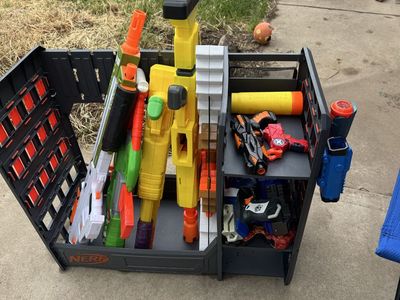 Nerf Elite Blaster Rack and Storage Holds Up To 20 Blasters and Darts/ All blasters included