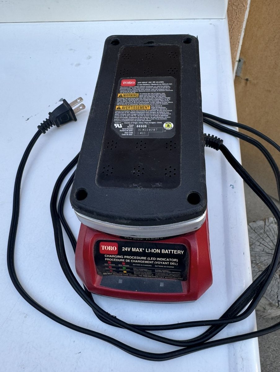 Toro 24 V Max charger and battery