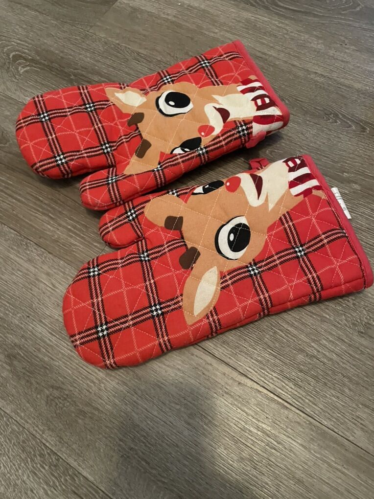 Pair Of Red Rudolph The reindeer Oven Mitts xmas