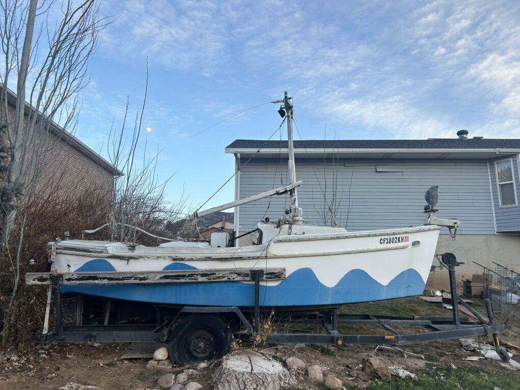 Classic Small Sailboat w/ Trailer | Easy Repair |