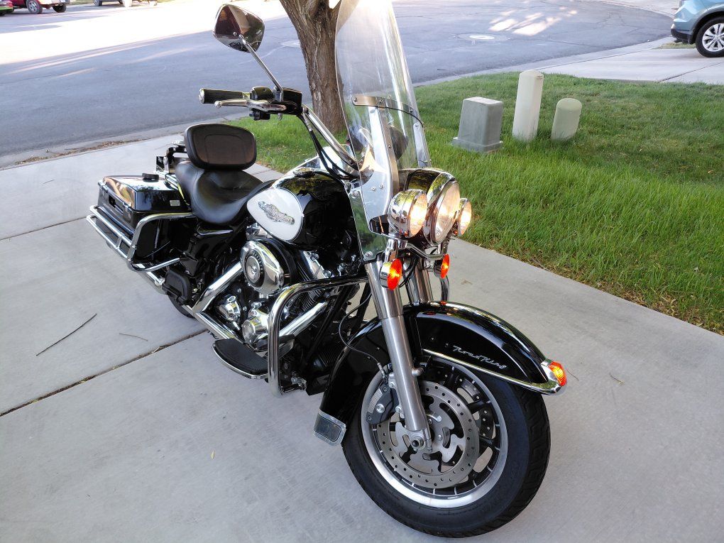 Harley-Davidson Road King Classic Touring Motorcycle, Black/White, Road-Ready