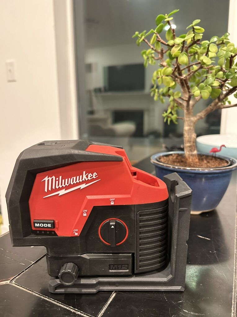 Milwaukee M12 Cross Line and Plumb Points Laser