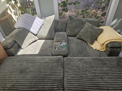 Plush Autumn Green Sofa w/ 2 ottomans