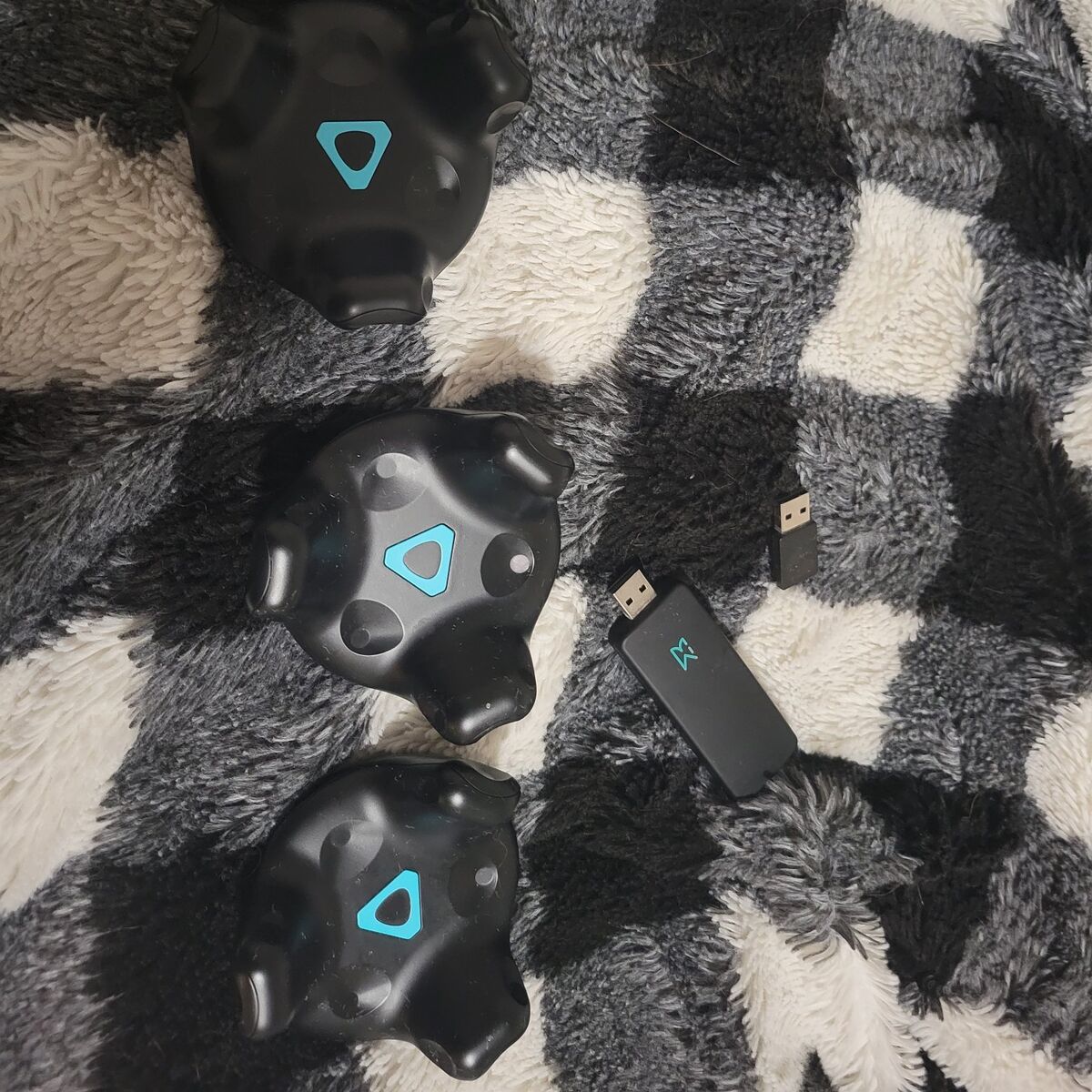 3 - VIVE 1.0 fullbody trackers for vr