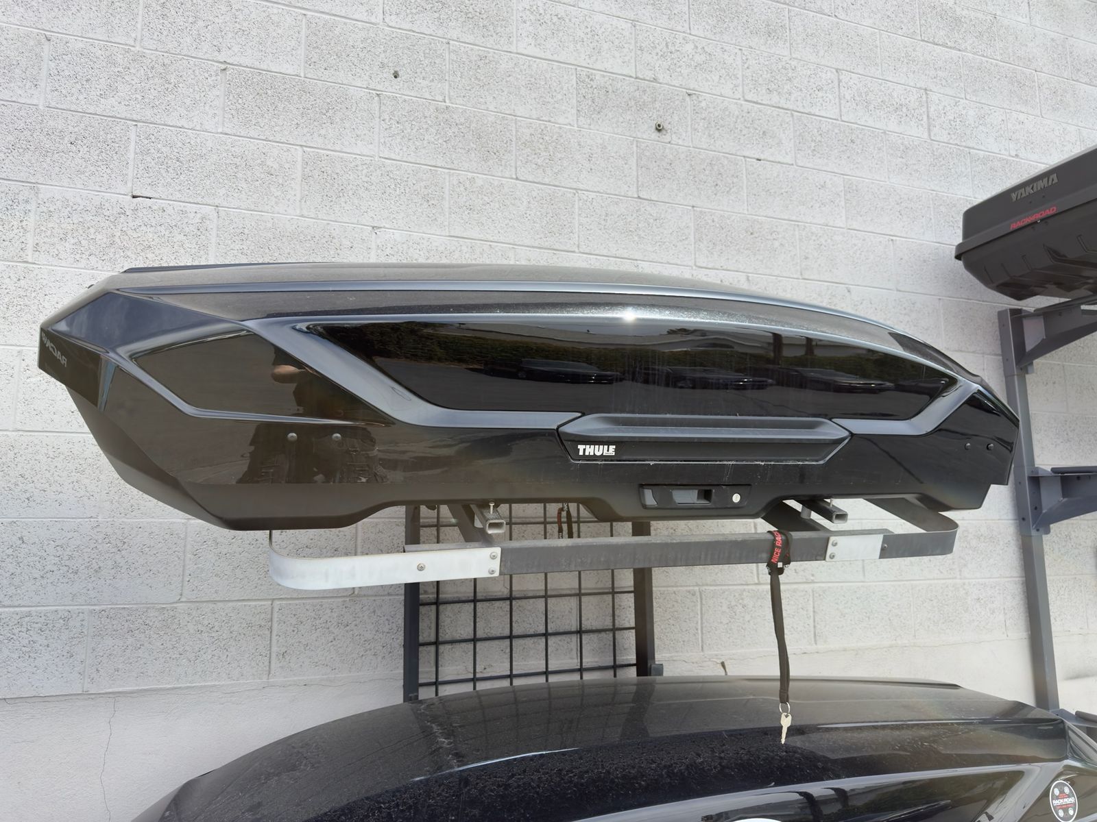 Used Thule Motion 3 L Cargo box