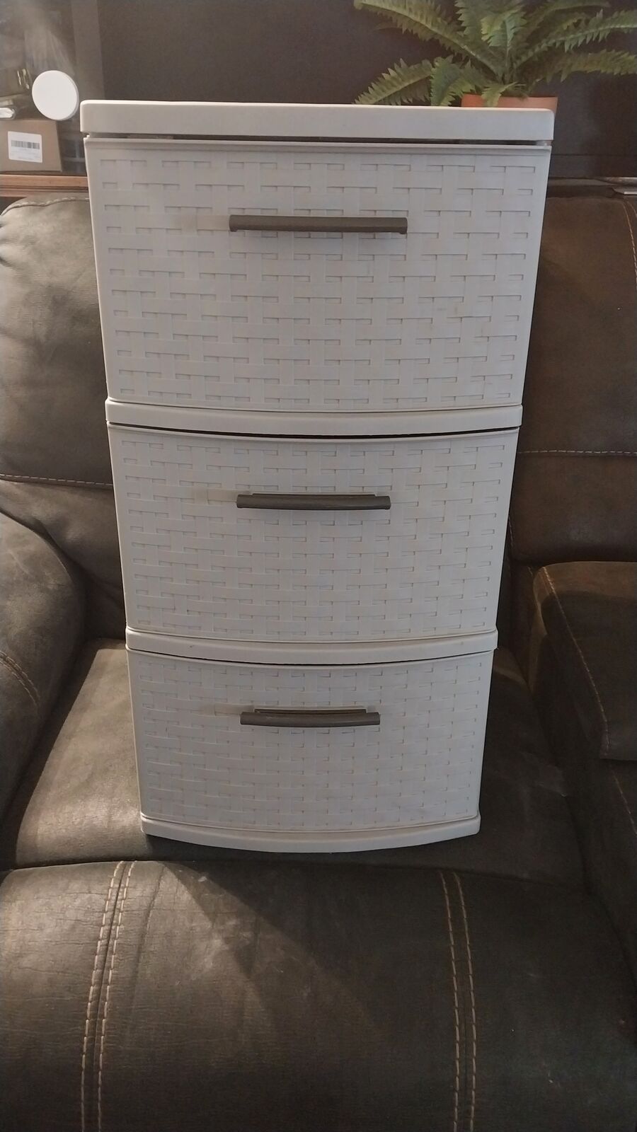 Plastic dresser