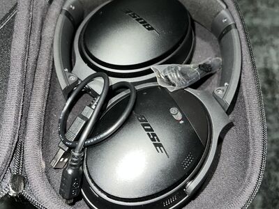 Bose QuietComfort 35 II Wireless Noise Cancelling Headphones (New Open Box)