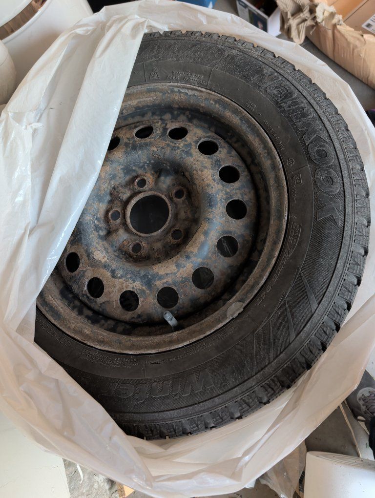 Hankook Winter I*Pike 205/65R15 Car Winter Tire with Rusty Steel Rim from Honda Accord