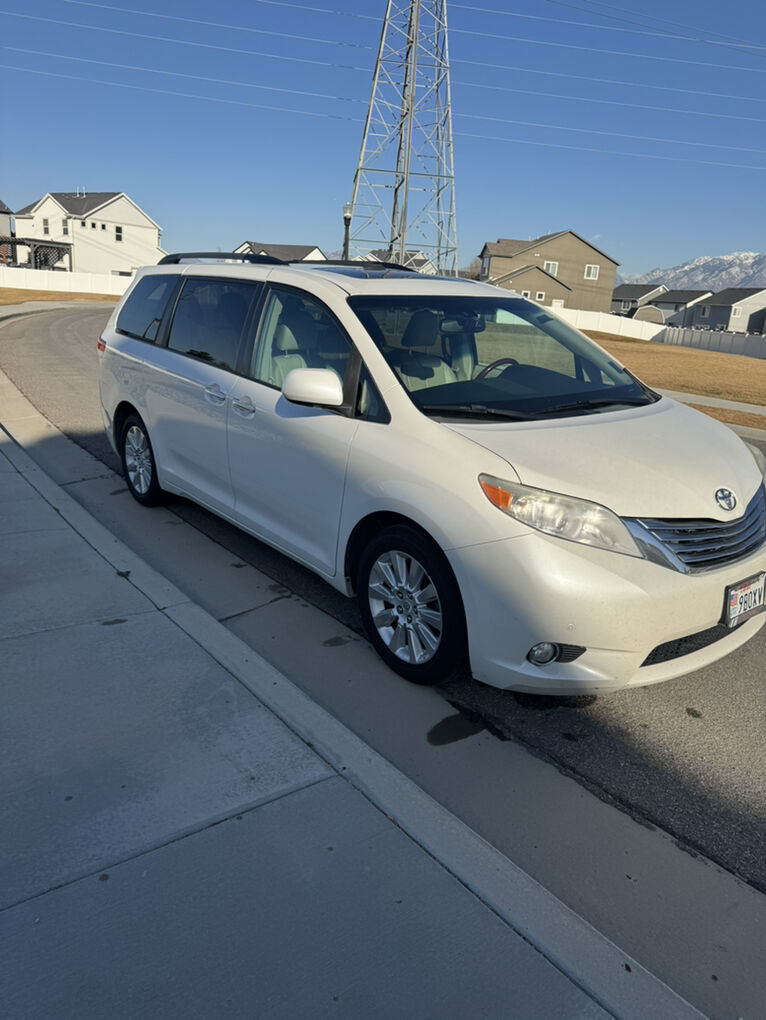 2012 Toyota Sienna Limited 7-Passenger