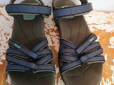 Teva sport hiking Sandals. Women's size 9.