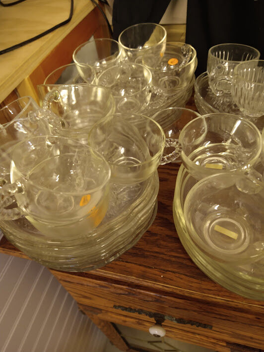GLASS SERVING PLATES WITH CUP SETS