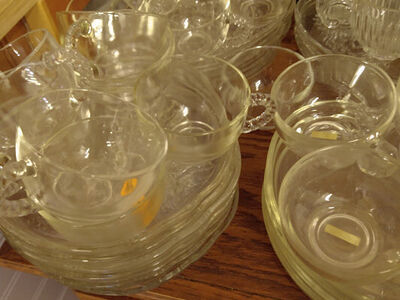 GLASS SERVING PLATES WITH CUP SETS