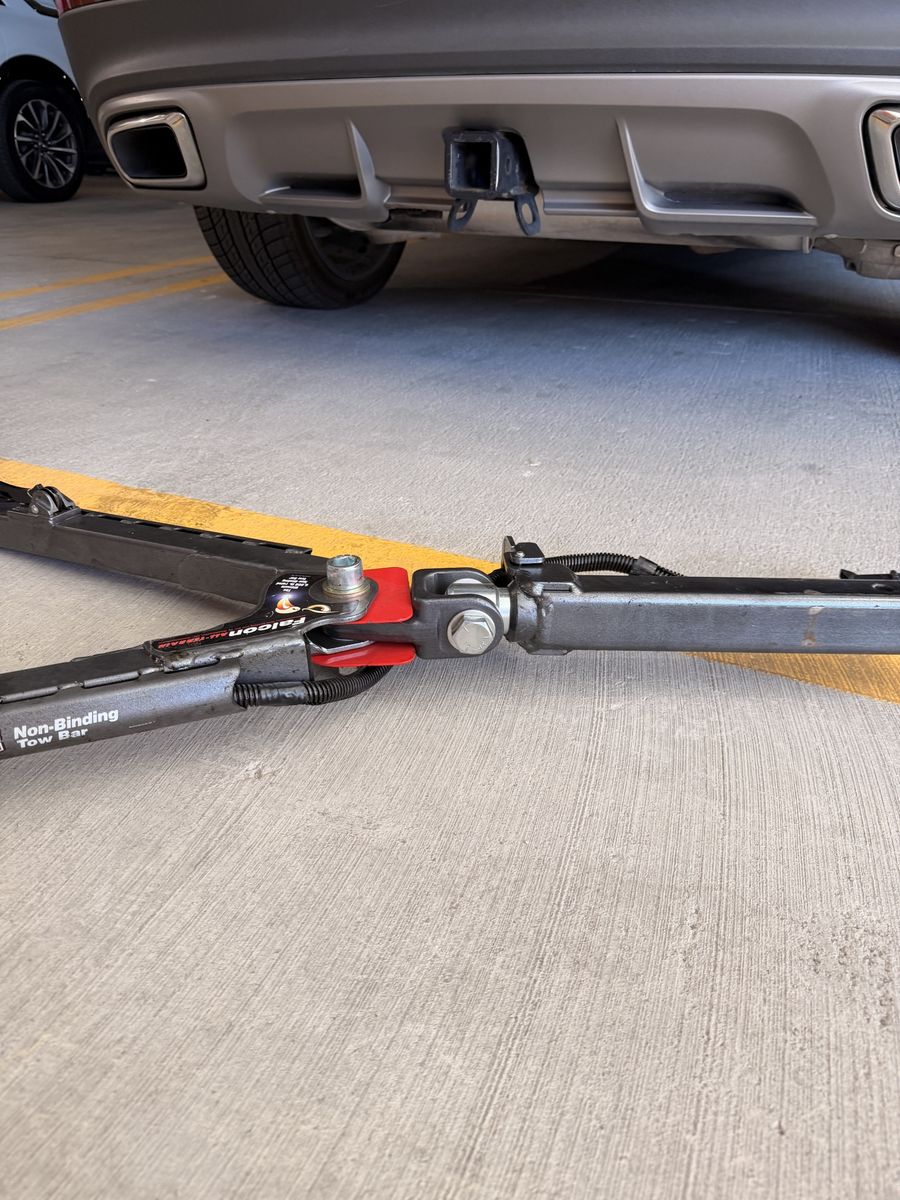 Roadmaster Falcon All-Terrain RV Non-Binding Tow Bar with Freedom Latch
