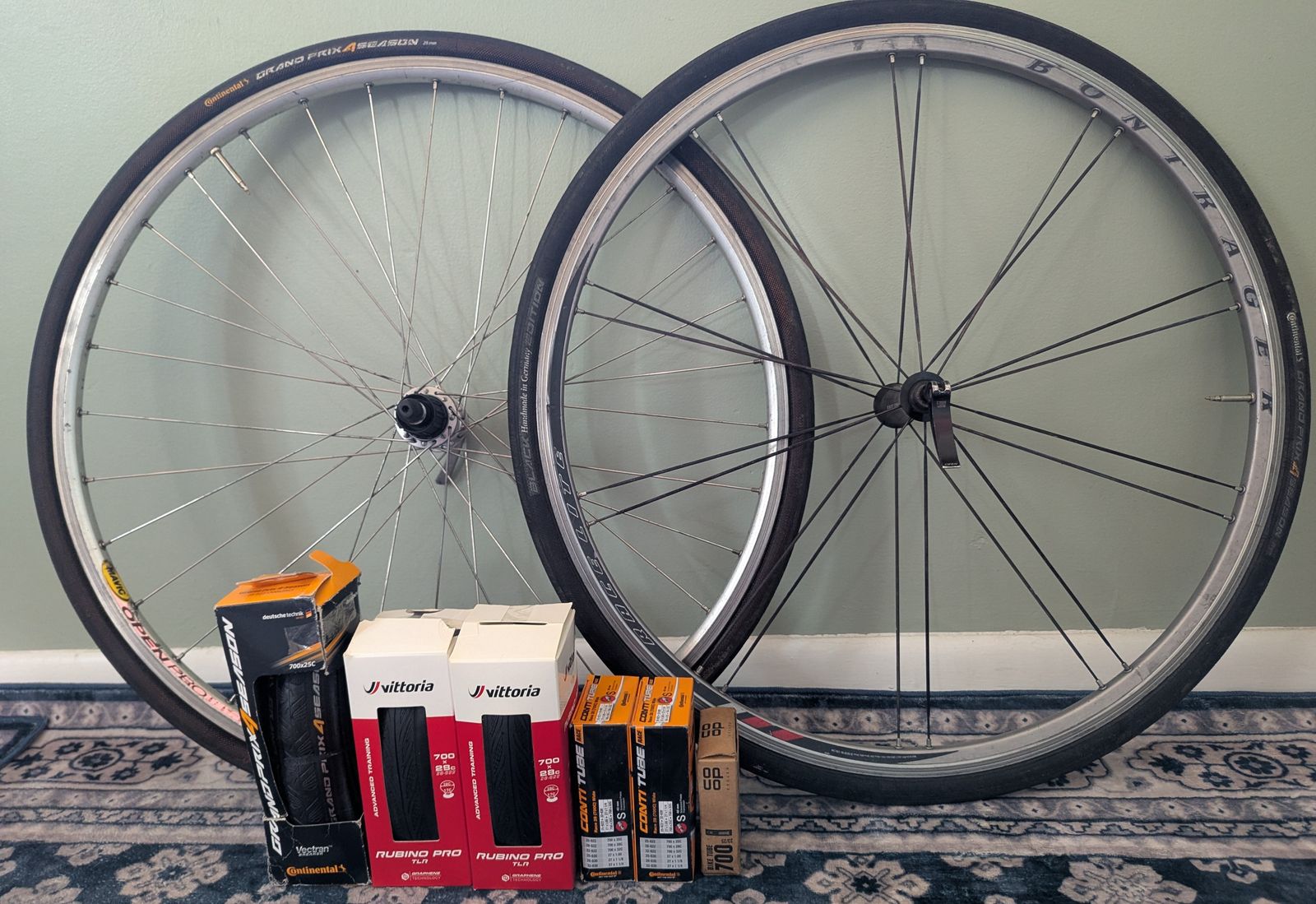 Road bike wheels, tires, tubes