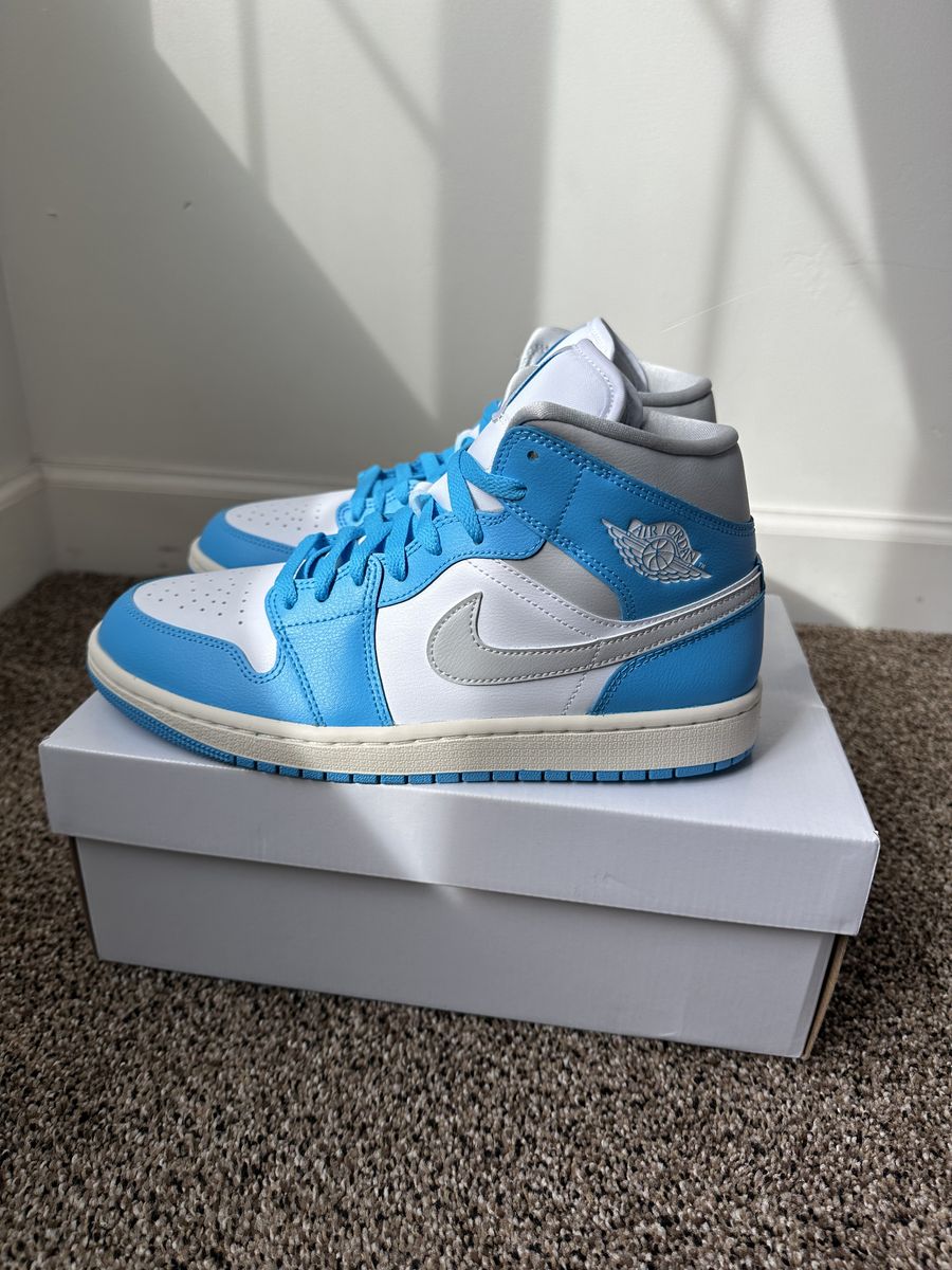 Womens Air Jordan 1 Mid Shoes