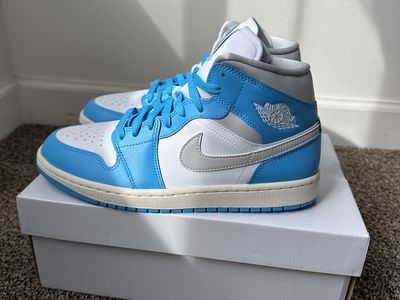 Womens Air Jordan 1 Mid Shoes