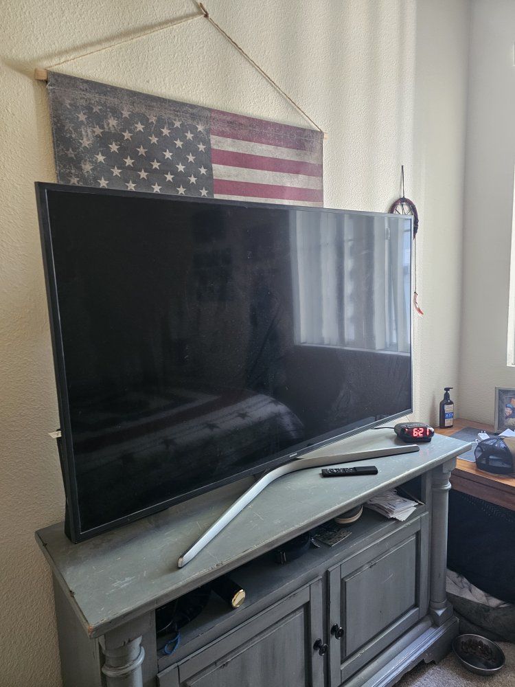 Samsung Flat Screen Television and Remote