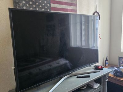 Samsung Flat Screen Television and Remote