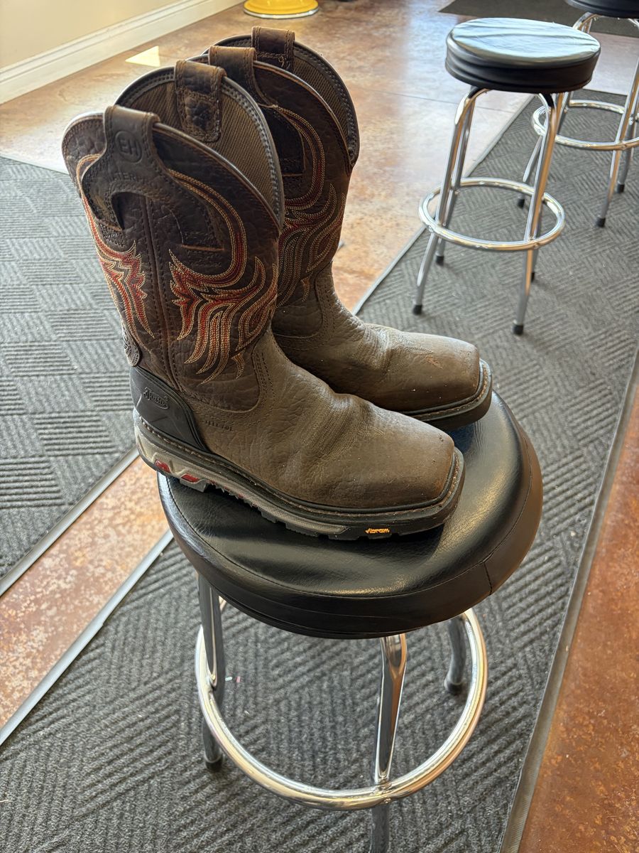 Justin WK2111 Men's Work Boots - Size 9D - Brown Leather, Vibram Outsole, ASTM F2413-18 EH Rated
