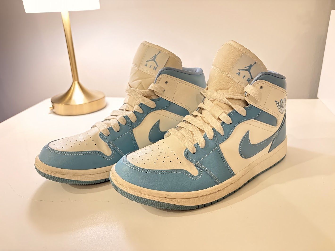 Women’s Mid Jordan 1’s University 