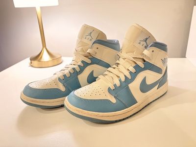 Women’s Mid Jordan 1’s University
