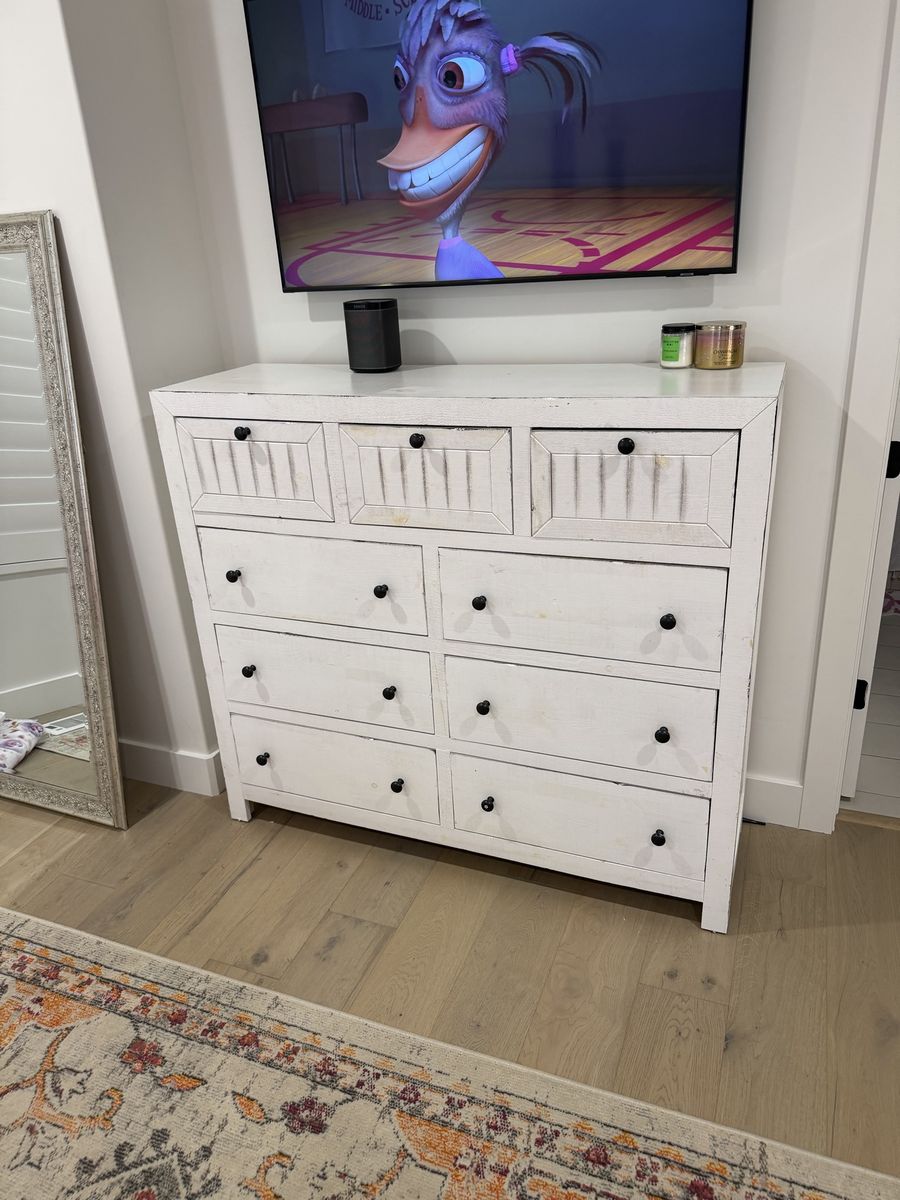 White distressed wood dresser 