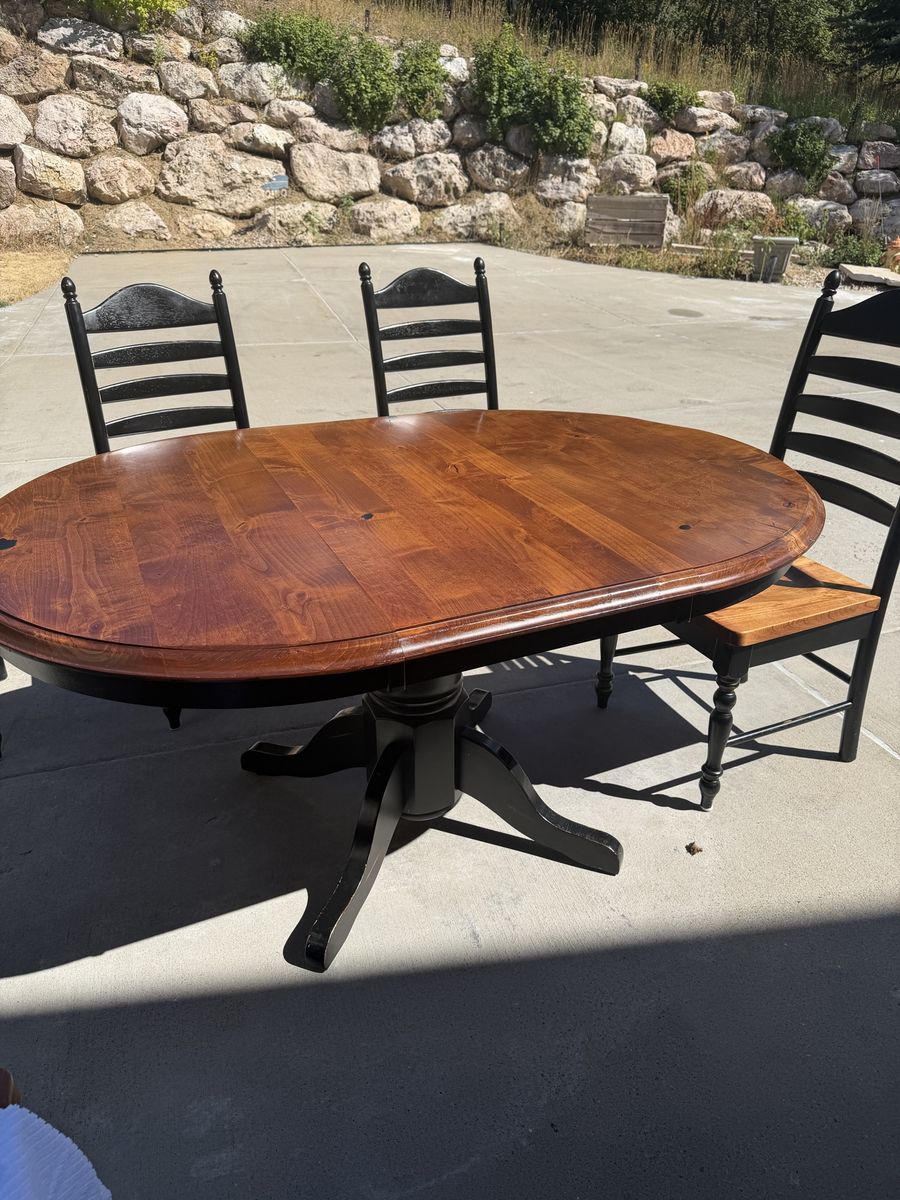 Beautiful Two-Tone Solid Wood Dining Set – 42" Round Table + 17" Leaf & 6 Chairs