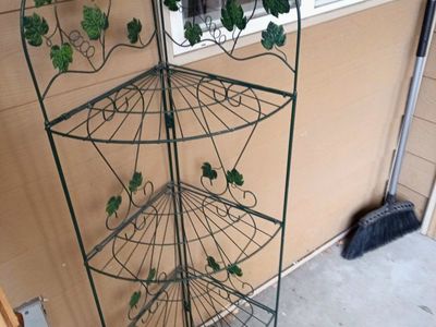 Green Metal Corner Plant Stand - 4-Tier Wrought Iron Shelf with Leaf Accents for Patio/Garden