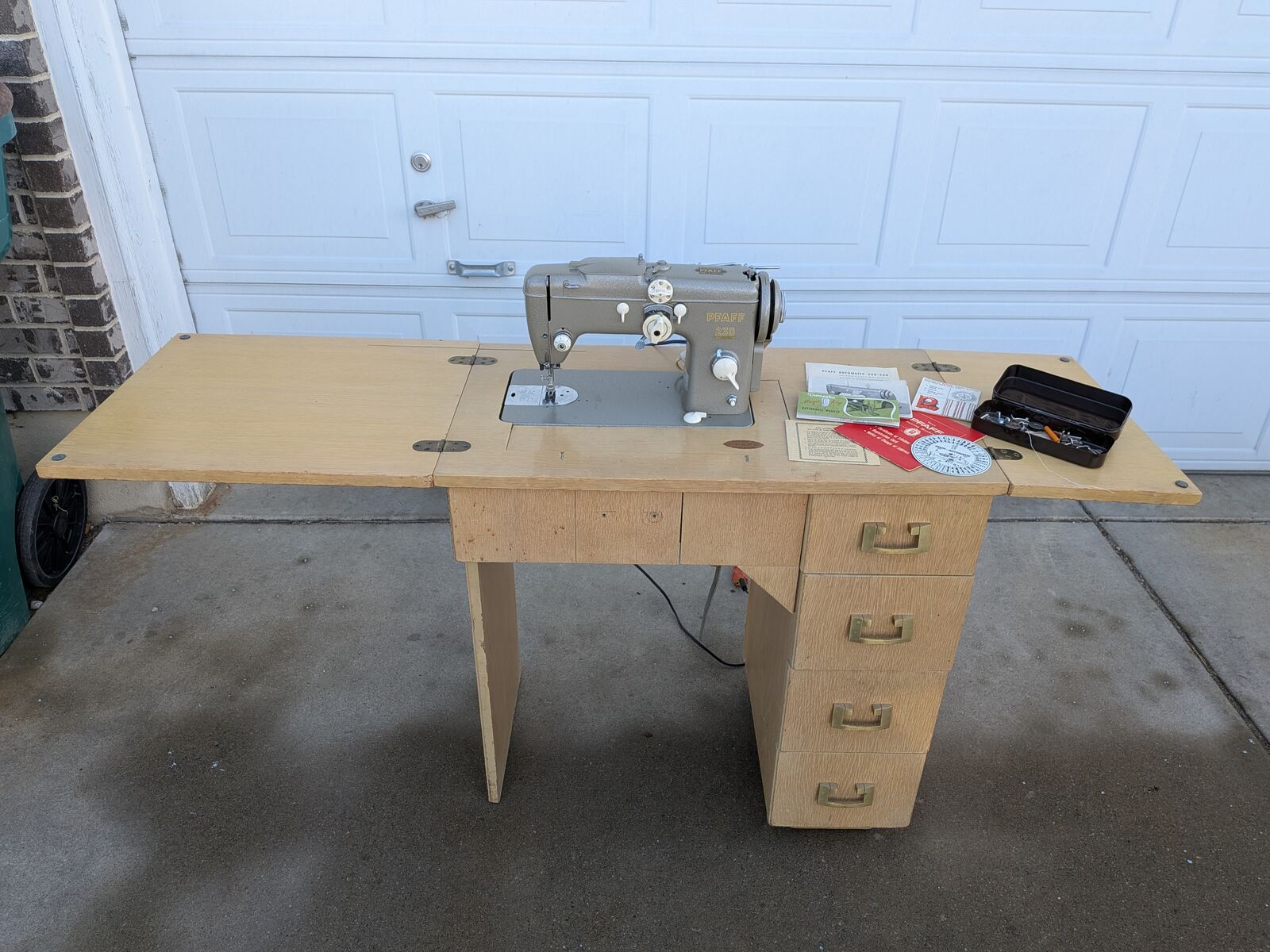 Pfaff 230 antique sewing machine and table