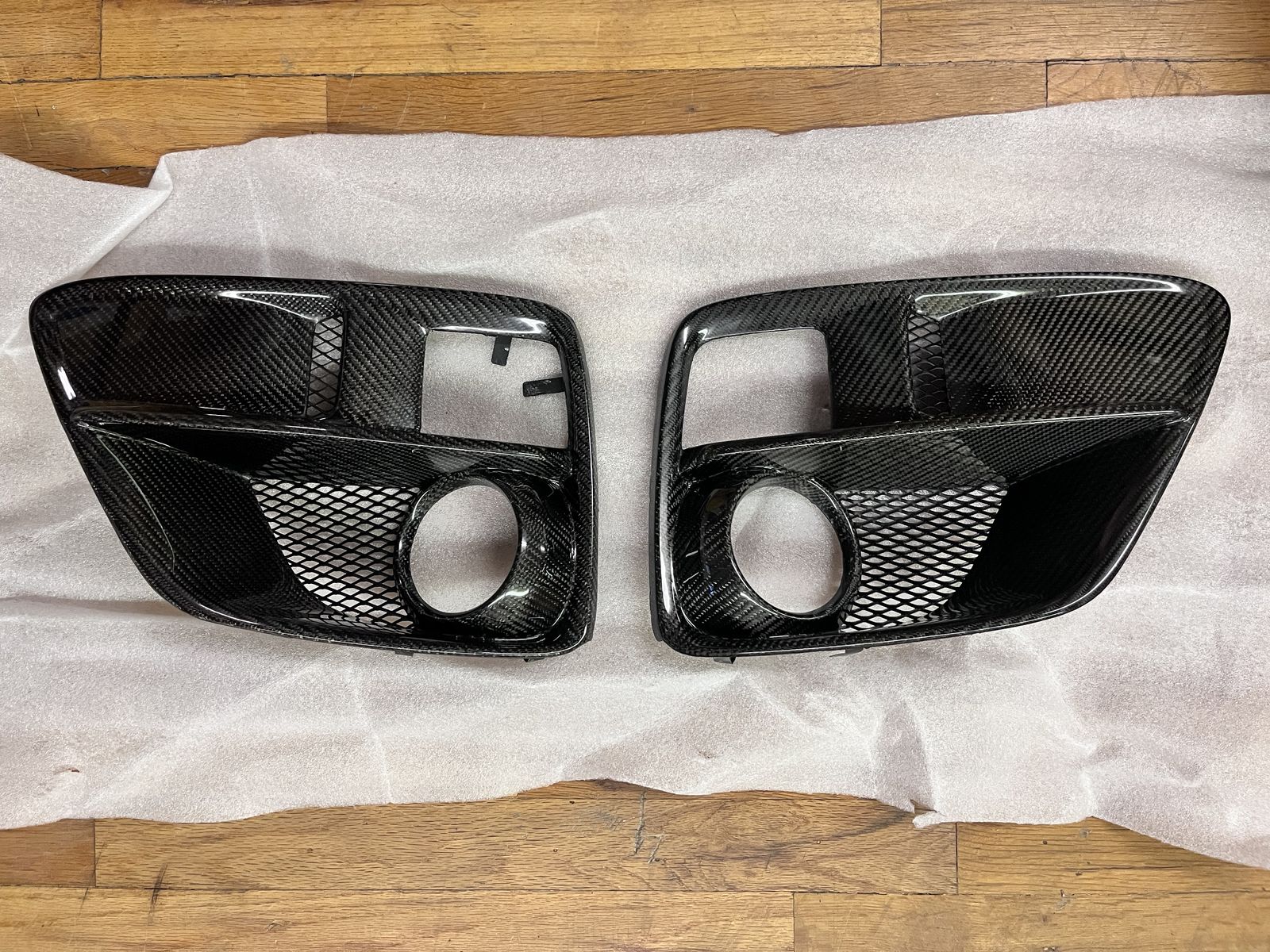 "Scratch & Dent" Seibon Carbon Fiber Fog Light Surround  for 2015–2017 Subaru WRX STI WRXSTI   Seibon FLS15SBIMP