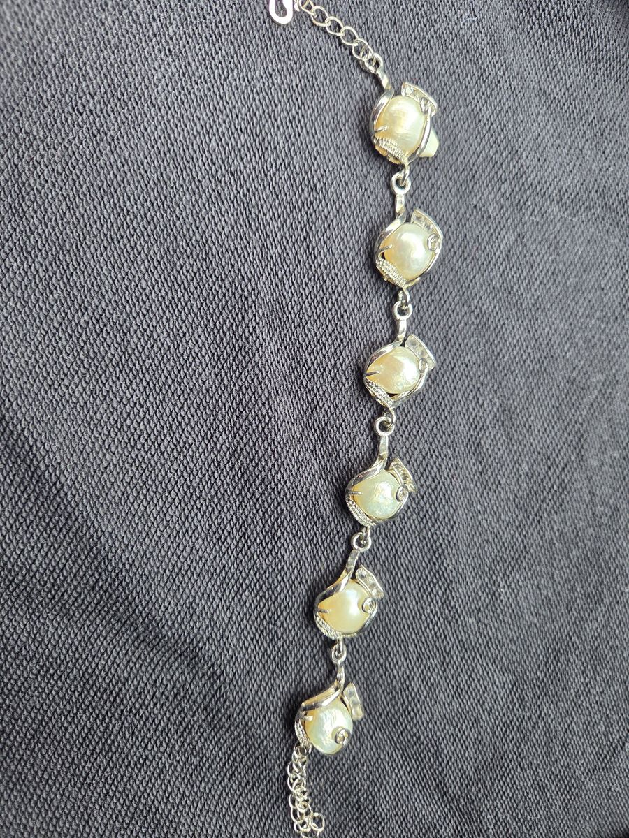 Fresh water pearl necklace and bracelet