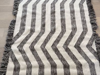 West Elm Wool Rug, 5x7