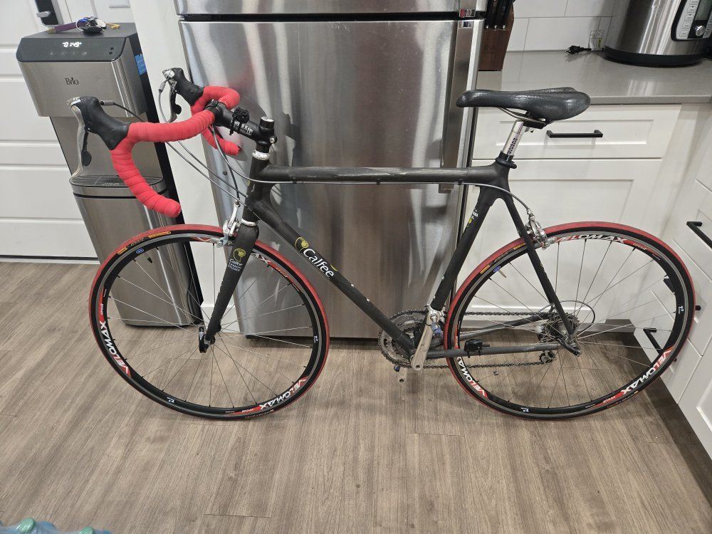 Calfee Carbon Fiber Road Bike with Velomax Wheels and University of Utah Jersey Bundle