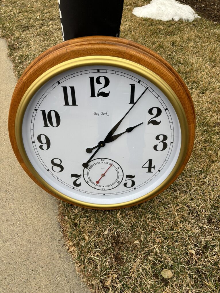 Bay Berk Large Wall Clock   25 Dia