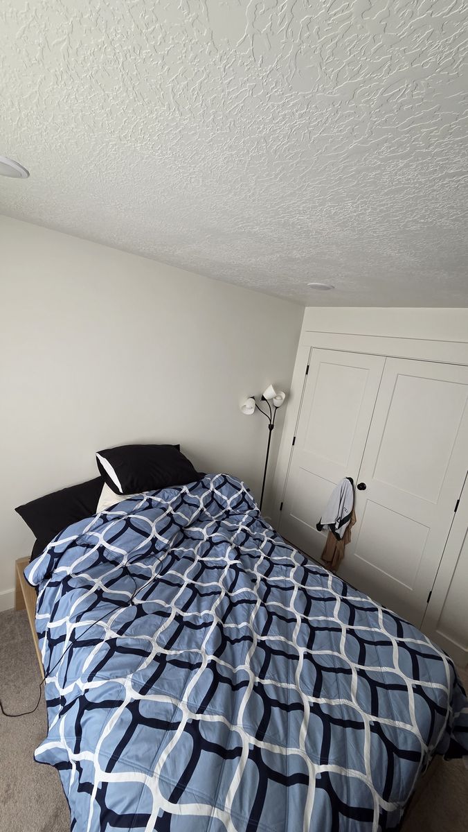 Main image 3