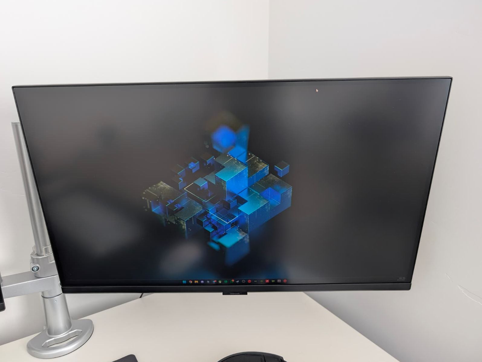 Samsung 27" Odyssey G7 (G70D) 4K UHD IPS 144Hz 1ms(GtG) Smart Gaming Monitor