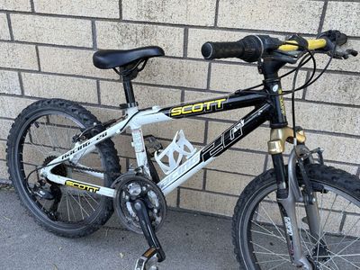 Awesome 20” wheel SCOTT kids Mtn bike w/ front shock shifts/rides/brakes great. Strong and light aluminum frame