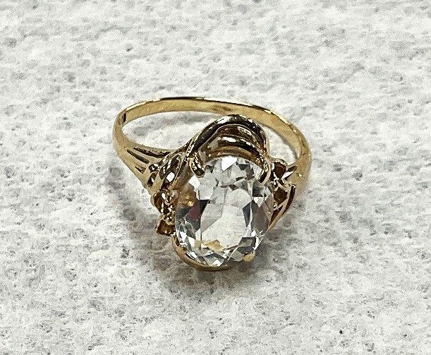 2.9gr Size 5.75 10K Yellow Gold Solitaire Oval White Stone Ring
