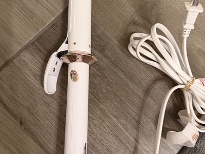 T3 Twirl 1 1/4 in Curling Iron - White (77581)