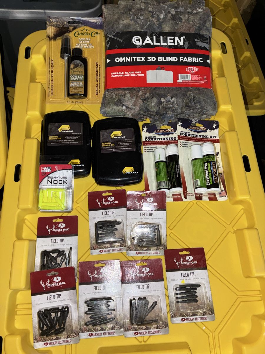 Archery Hunting Gear Bundle: Mossy Oak Field Tips, Plano Cases & More