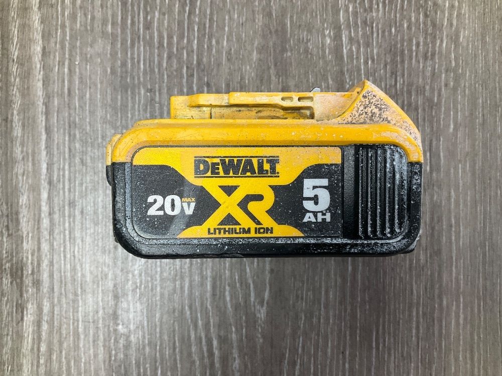 DEWALT DCB205 5.0AH BATTERY *AS-IS*