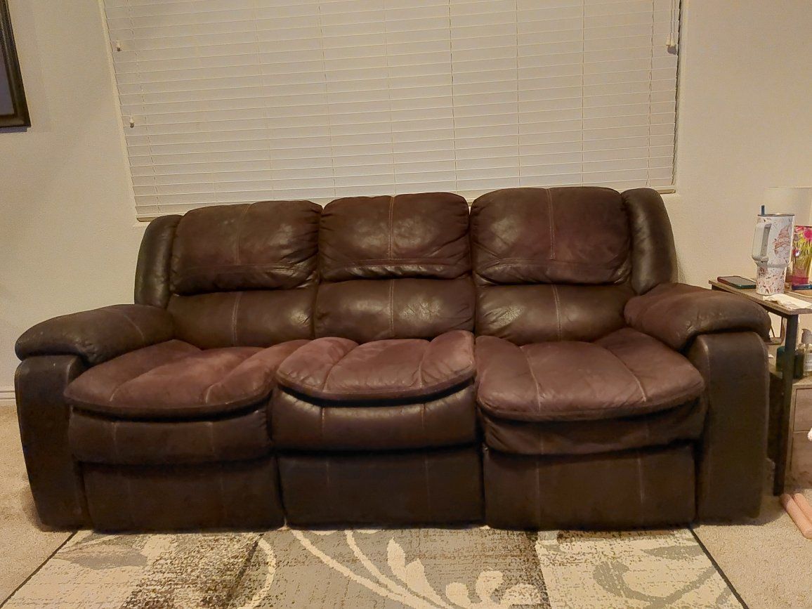 Comfortable 3-Seat Brown Reclining Couch - Perfect for Lounging