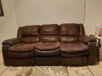 Comfortable 3-Seat Brown Reclining Couch - Perfect for Lounging