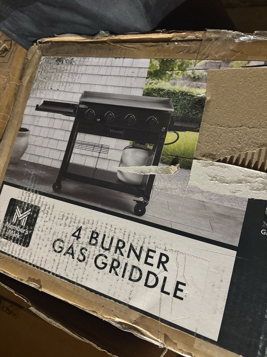 Brand new Member's Mark 4-Burner Outdoor Gas Griddle