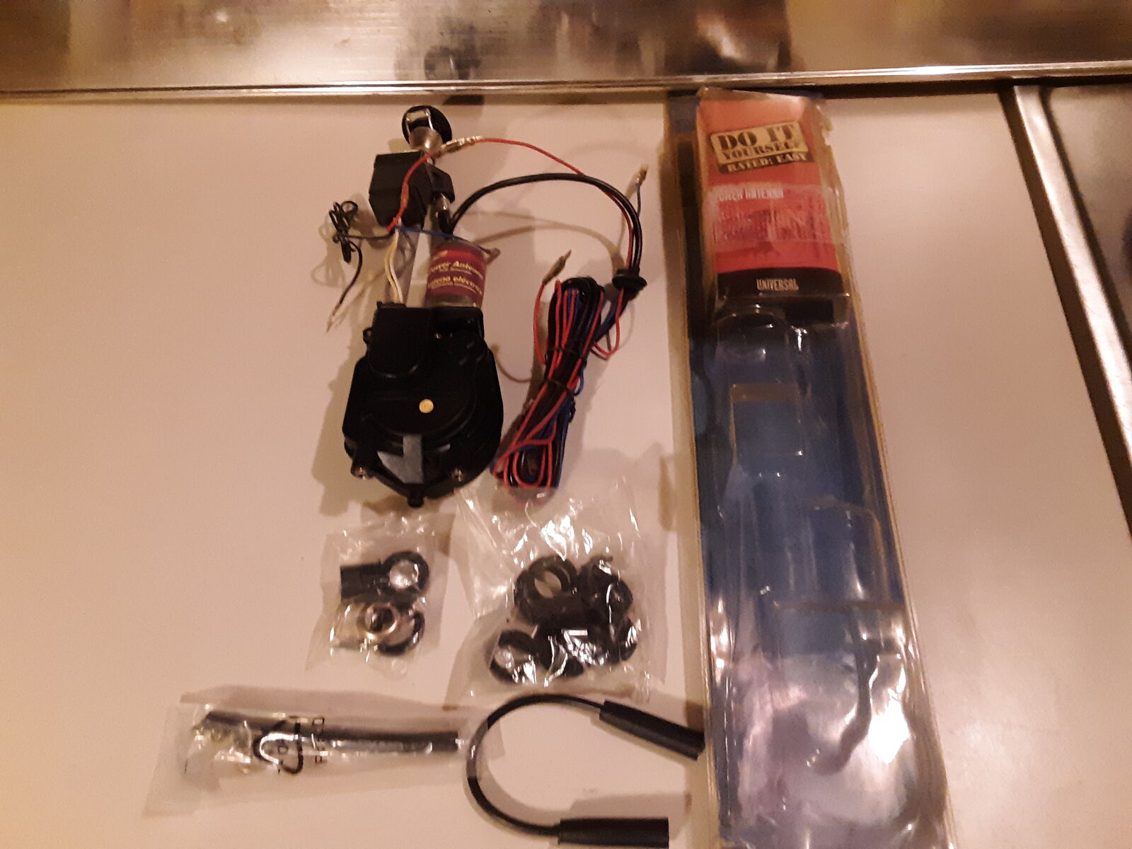 Metra Universal Car/ Truck Power Antenna AW-PW 22 Fully Automatic