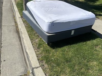Free QUEEN BED