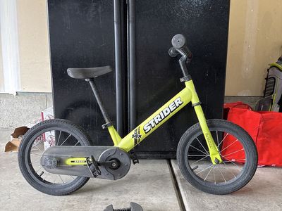 Strider 14x Sport Balance Bike with Easy-Ride Conversion Kit (Pedals) - Yellow