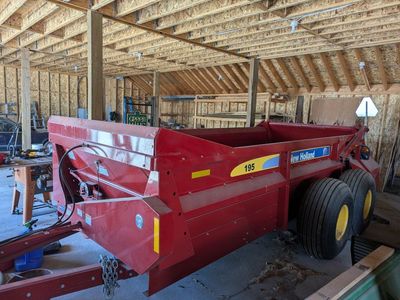 2019 New Holland 195 Spreader like new